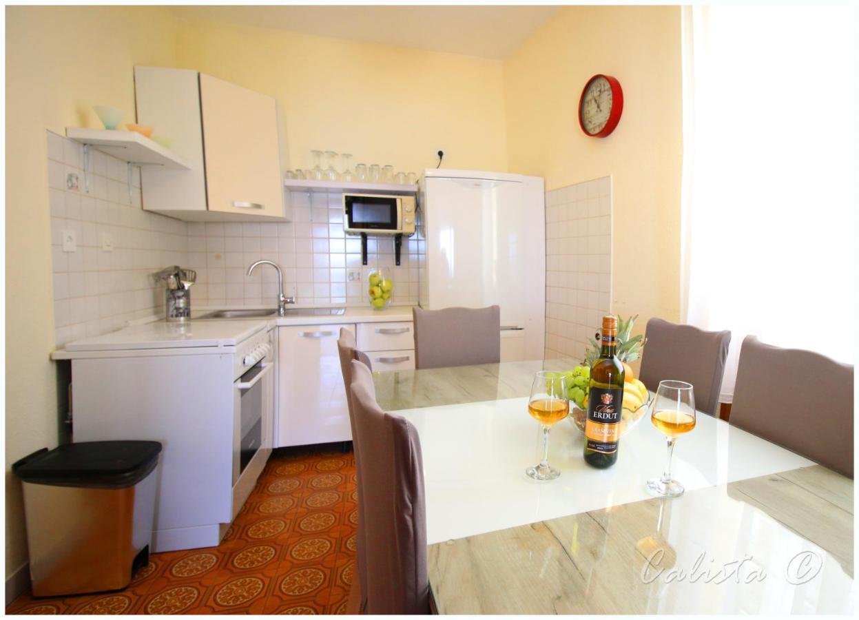 Smoljic 4+2 Apartment *