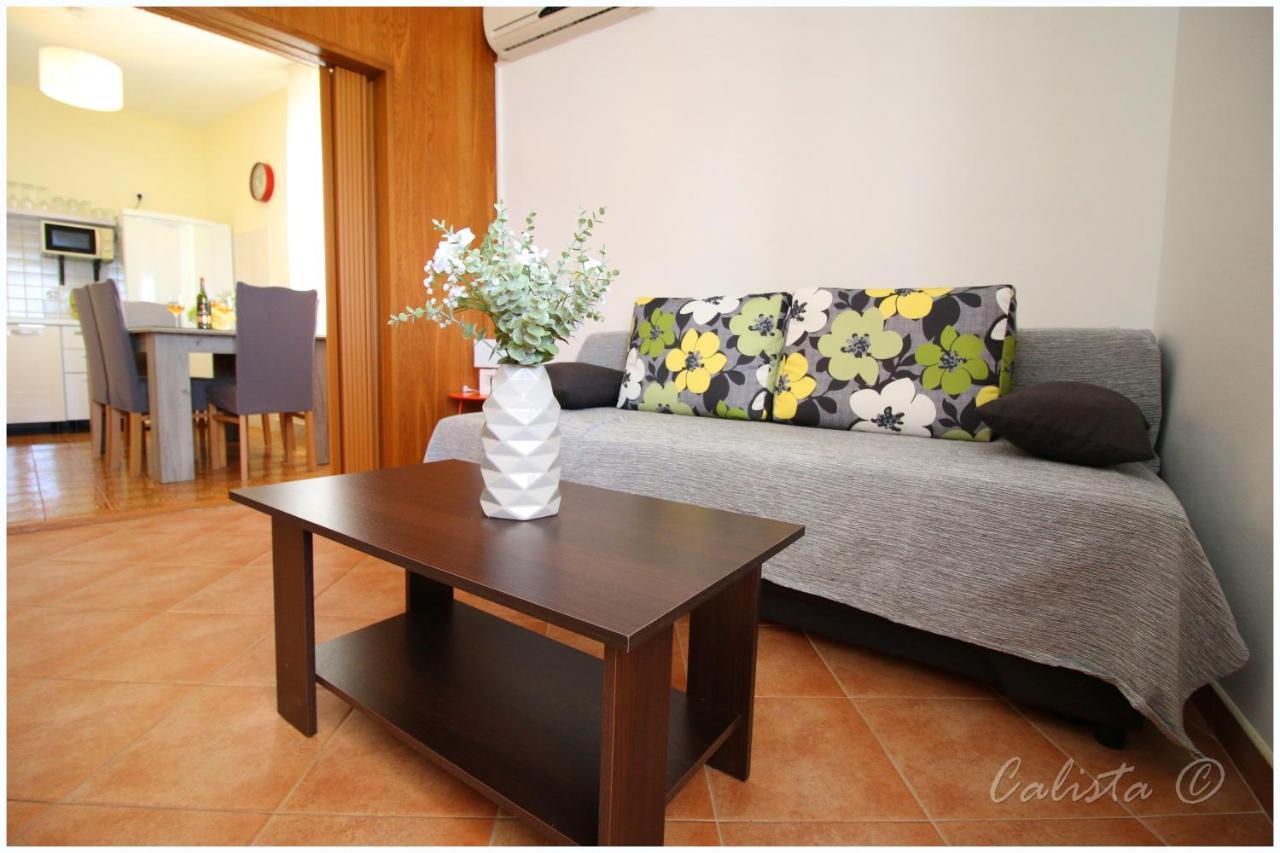 Smoljic 4+2 Apartment *